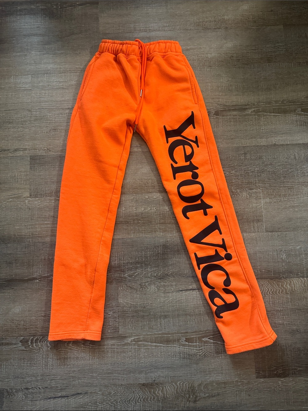 Yerot Vica Orange Sweatpants